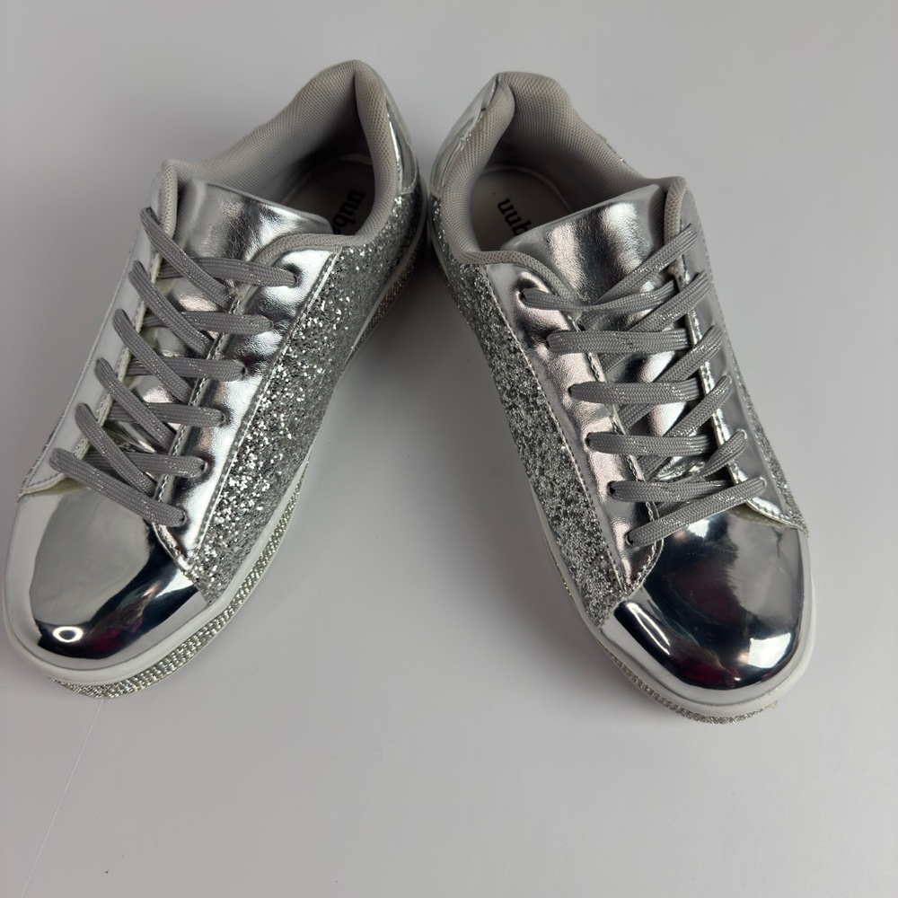 Shimmering Silver Women's Sneakersee